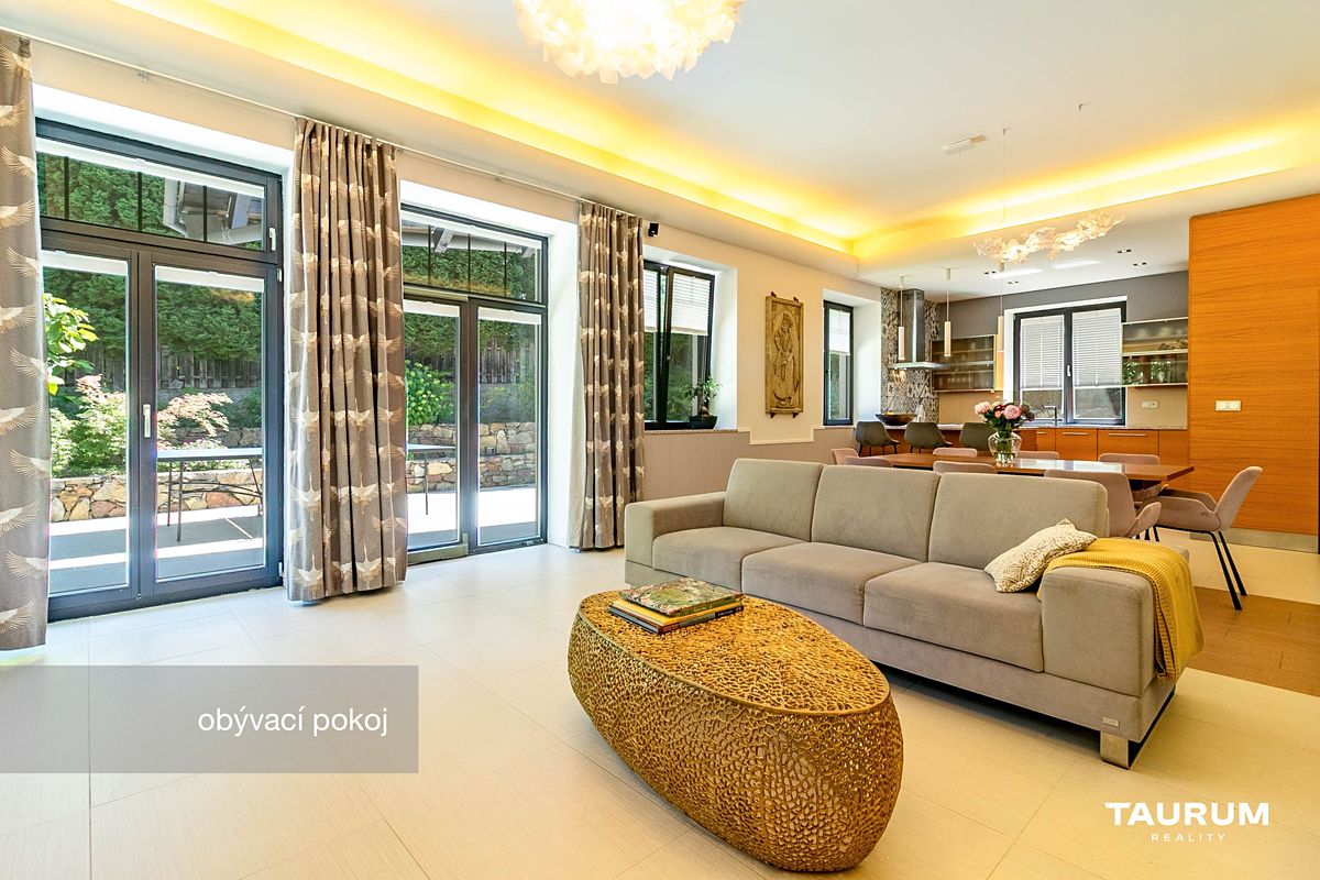 Prodej rodinného domu 408 m², pozemek 904 m² – fotografie 4
