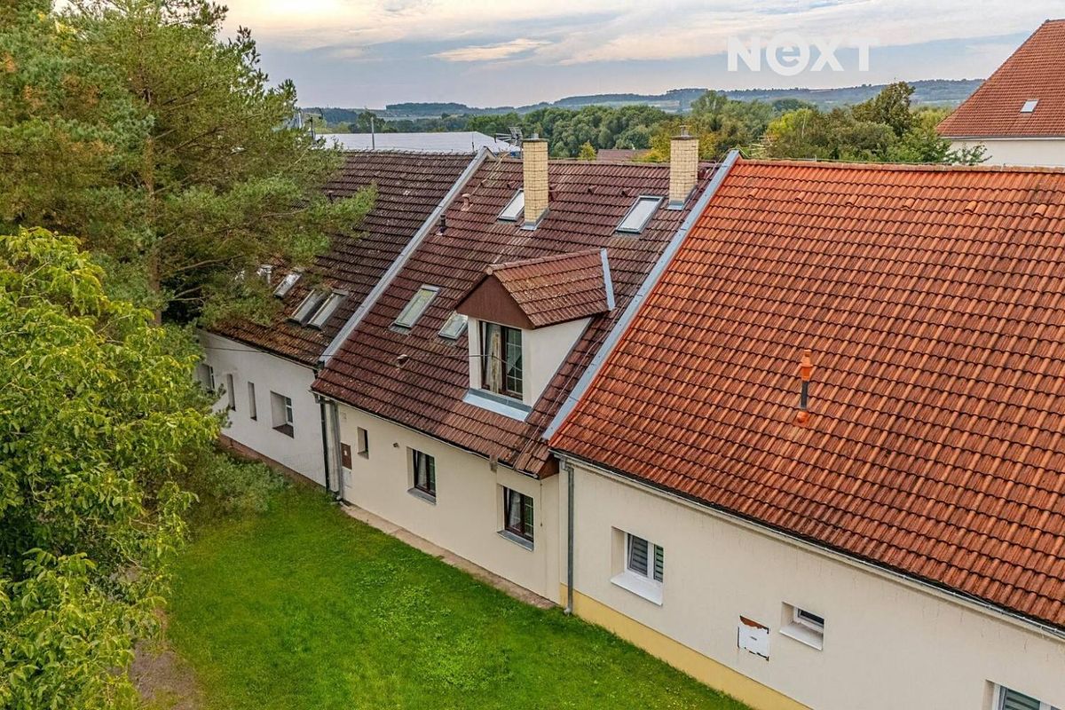 Prodej rodinného domu 160 m², pozemek 469 m² – fotografie 2