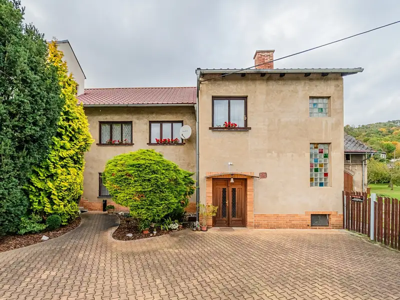 Prodej rodinného domu 208 m², pozemek 1390 m², Ústí nad Labem – náhled fotky 1