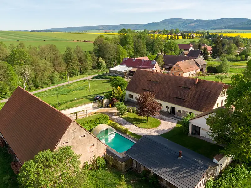 Prodej rodinného domu 600 m², pozemek 10121 m², Martínkovice – náhled fotky 2
