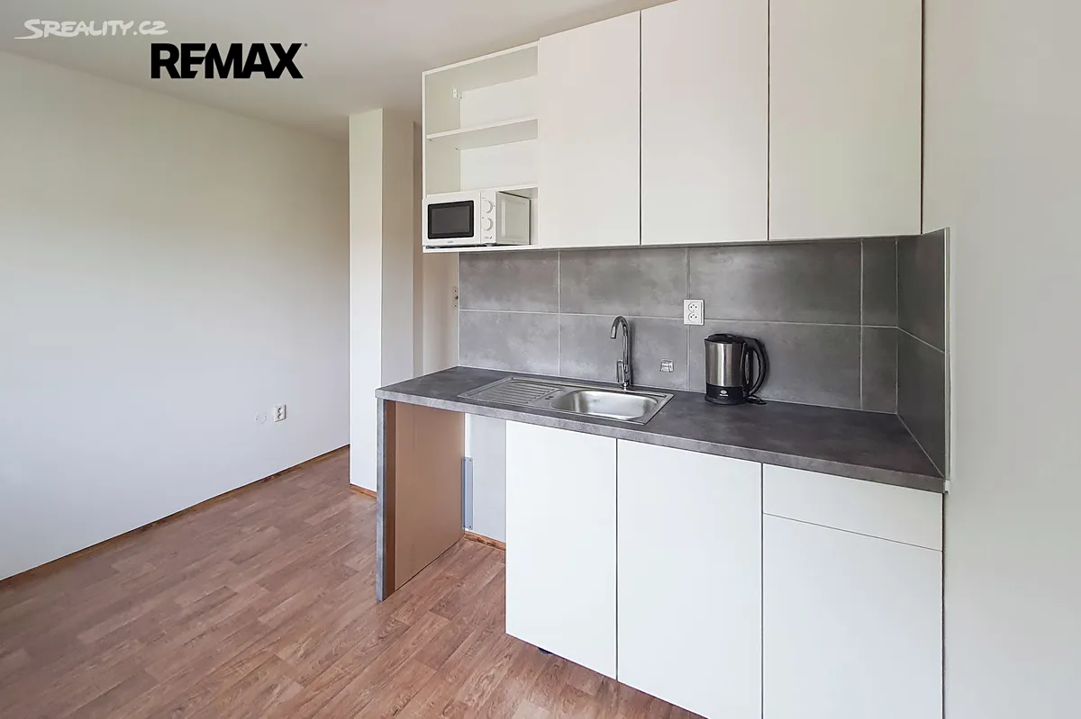 Pronájem bytu 1+kk 15 m², Kuřim
