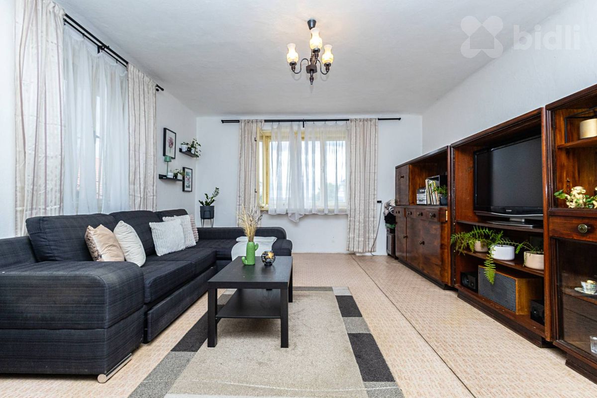 Prodej rodinného domu 162 m², pozemek 428 m² – fotografie 2