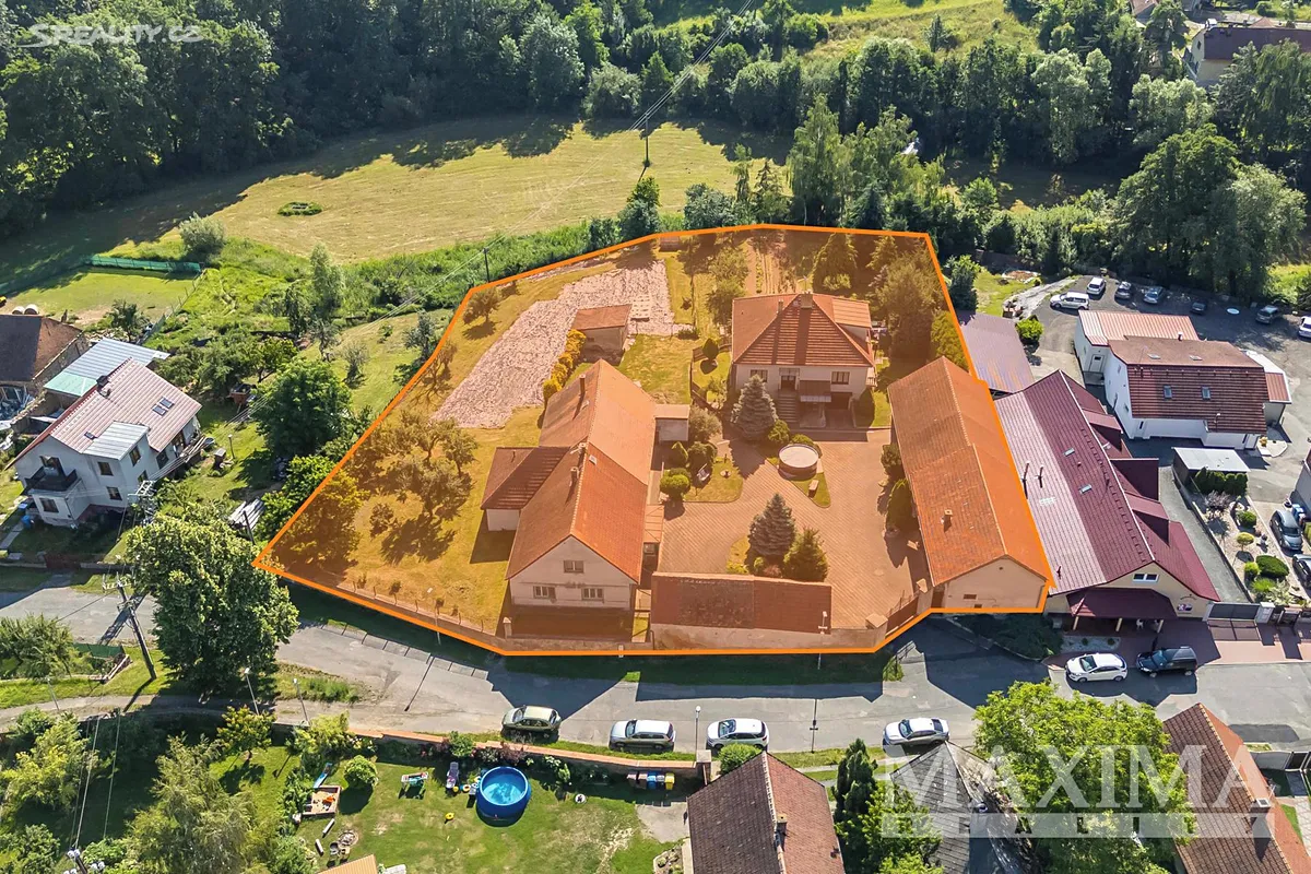Prodej rodinného domu 340 m², pozemek 4800 m² – pohled 2
