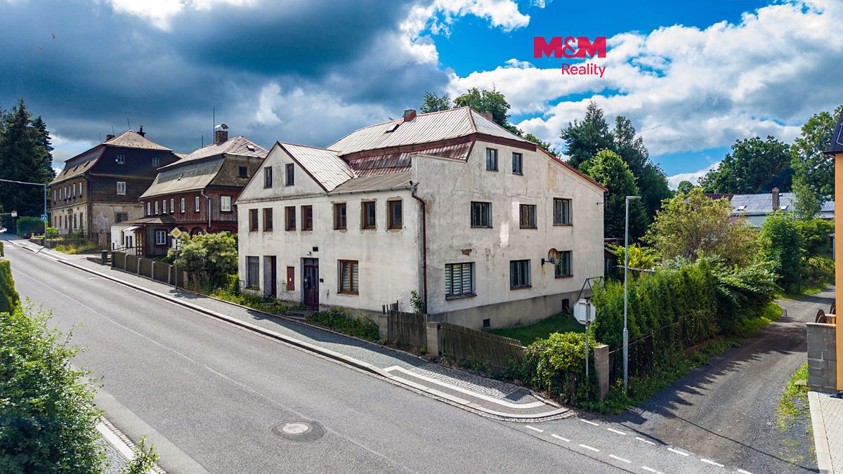 Prodej rodinného domu 321 m², pozemek 816 m²