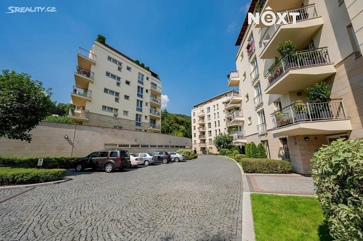 Pronájem kanceláře 351 m², Praha