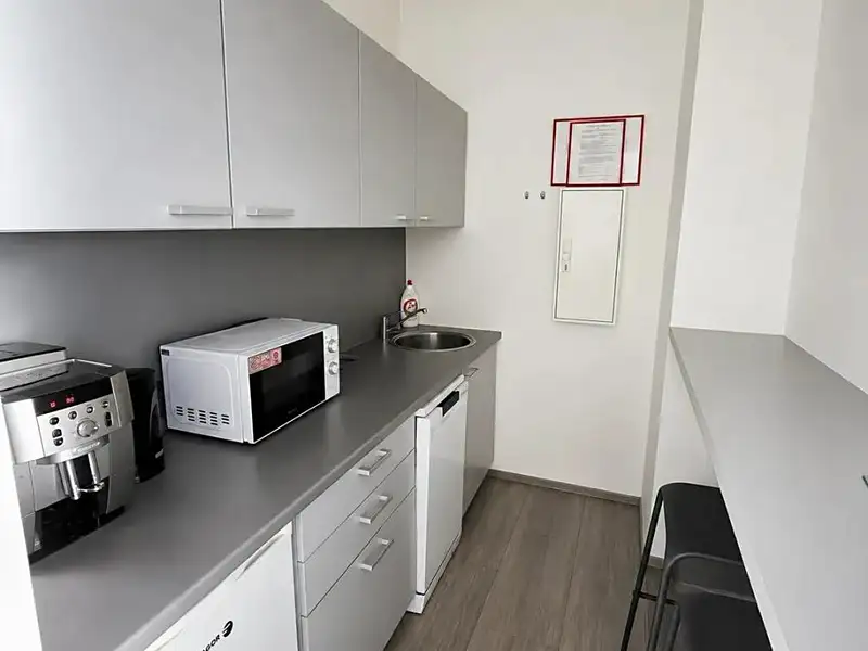 Pronájem kanceláře 45 m², Praha – náhled fotky 2