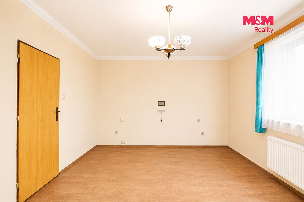 Prodej rodinného domu 180 m², pozemek 755 m² – fotografie 3