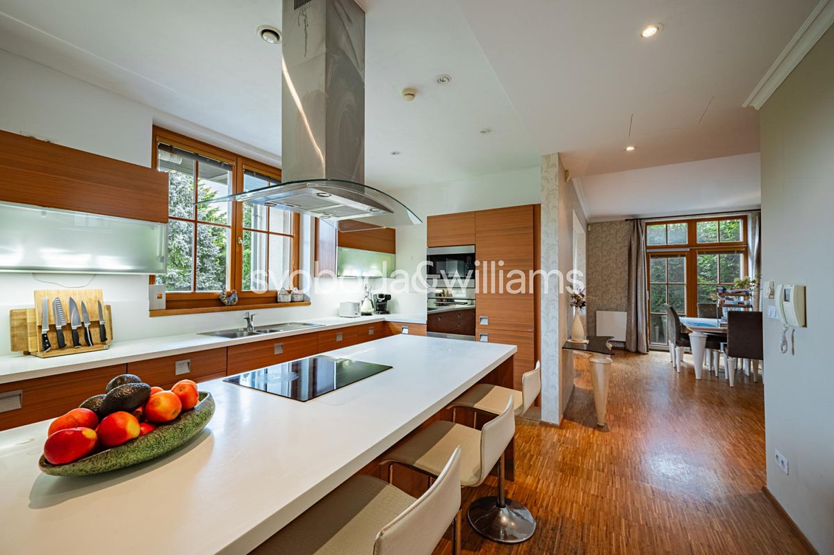 Prodej rodinného domu 184 m², pozemek 843 m² – fotografie 3