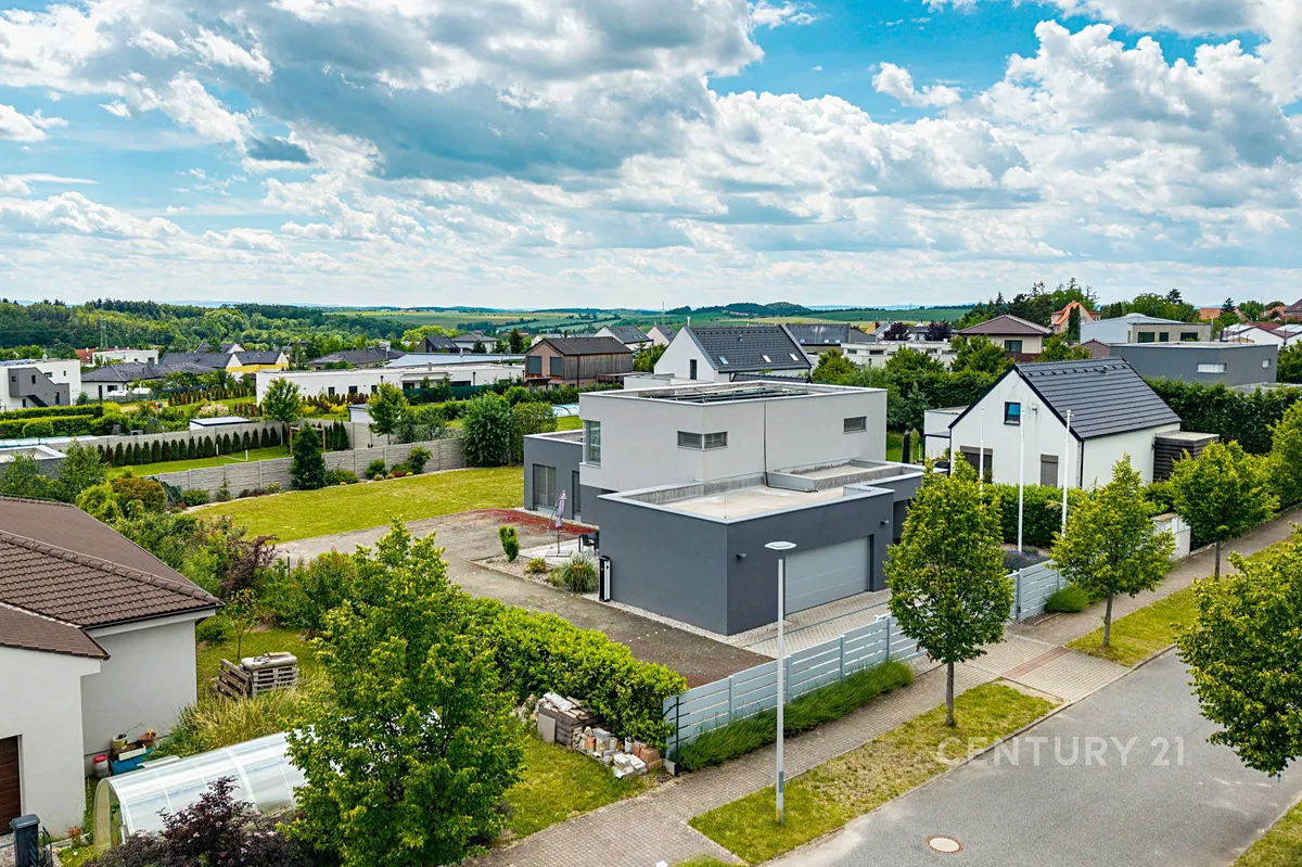 Prodej rodinného domu 240 m², pozemek 1197 m²