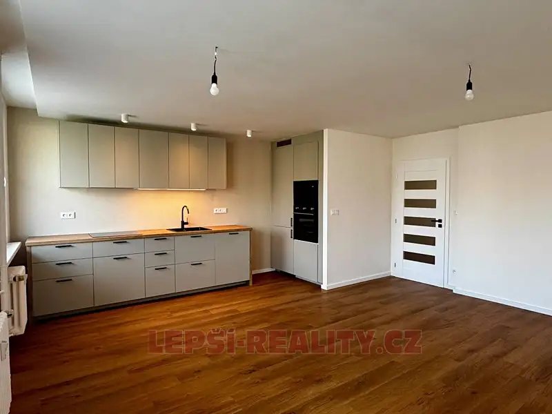 Prodej bytu 3+kk 74 m², Praha – náhled fotky 1