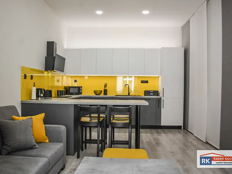 Prodej bytu 1+kk 37 m², Praha – náhled fotky 1
