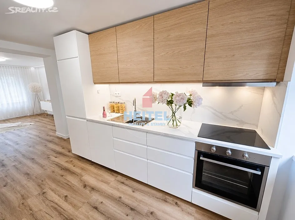 Prodej bytu 2+kk 52 m² – pohled 2