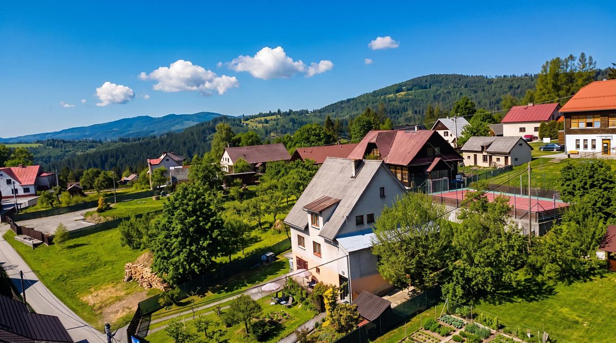 Prodej rodinného domu 280 m², pozemek 1882 m² – fotografie 2