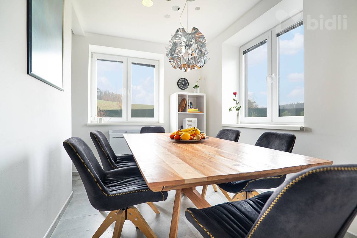 Prodej rodinného domu 193 m², pozemek 950 m² – fotografie 4