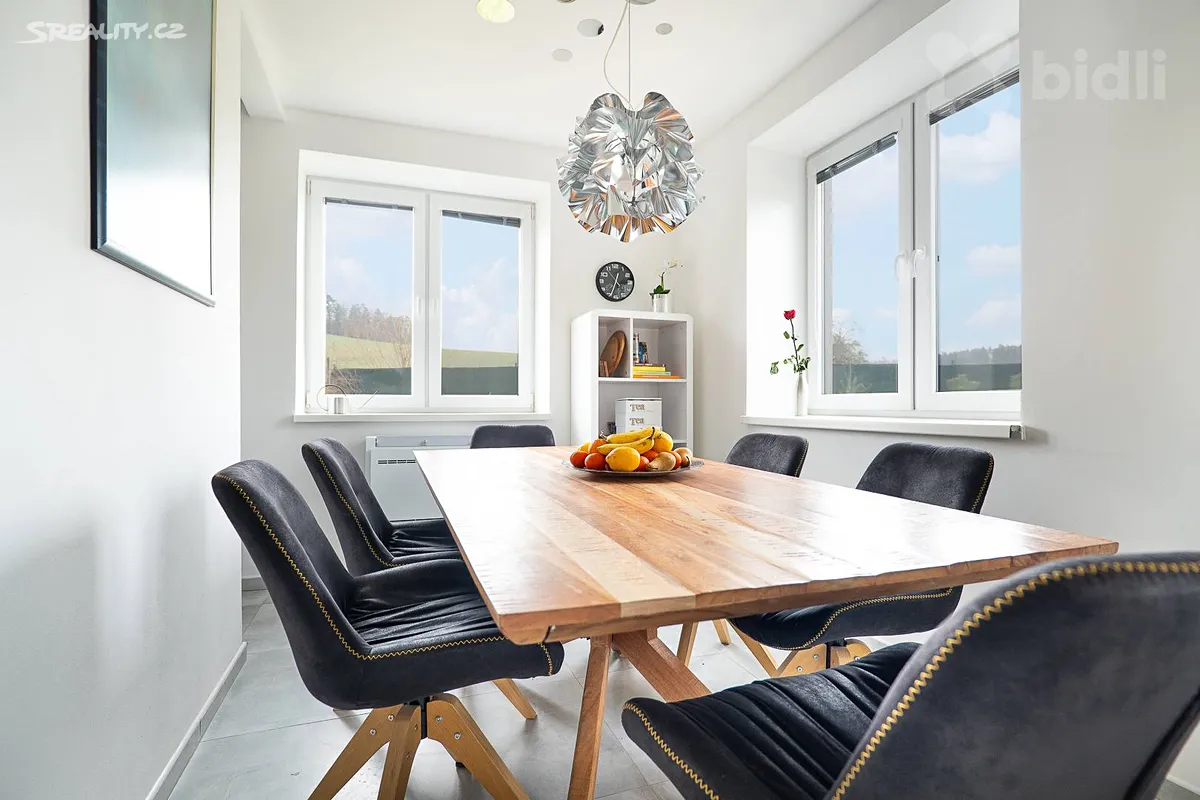 Prodej rodinného domu 193 m², pozemek 950 m² – pohled 4