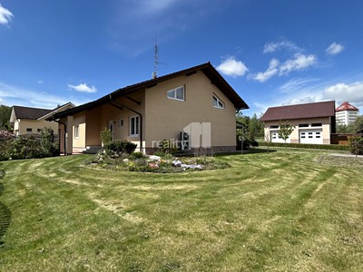 Pronájem  rodinného domu 279 m², pozemek 970 m²