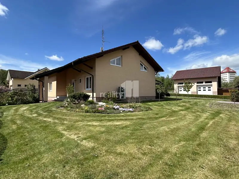 Pronájem rodinného domu 279 m², pozemek 970 m², Humpolec – náhled fotky 1