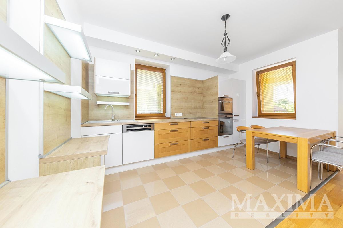 Prodej rodinného domu 178 m², pozemek 740 m² – fotografie 5