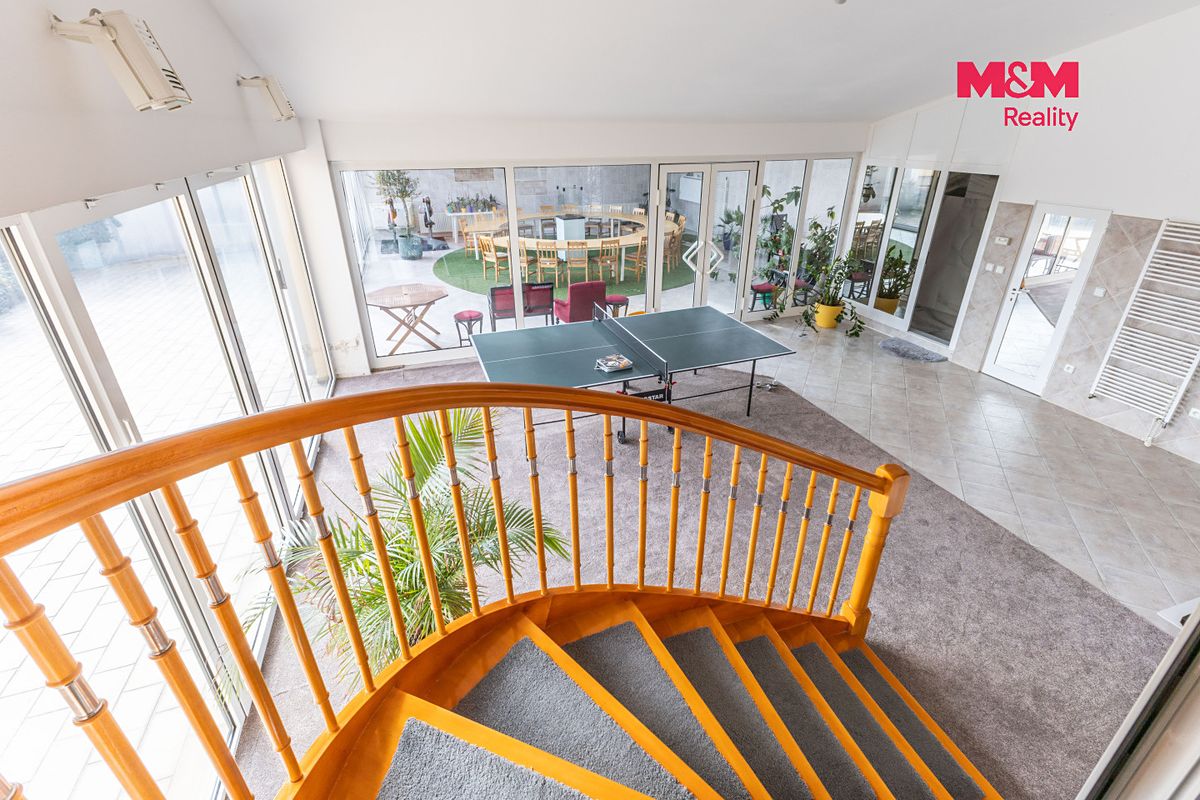 Prodej rodinného domu 300 m², pozemek 1821 m² – fotografie 3