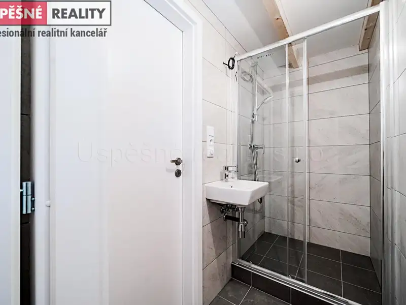 Prodej rodinného domu 57 m², pozemek 117 m², Černošice – náhled fotky 2