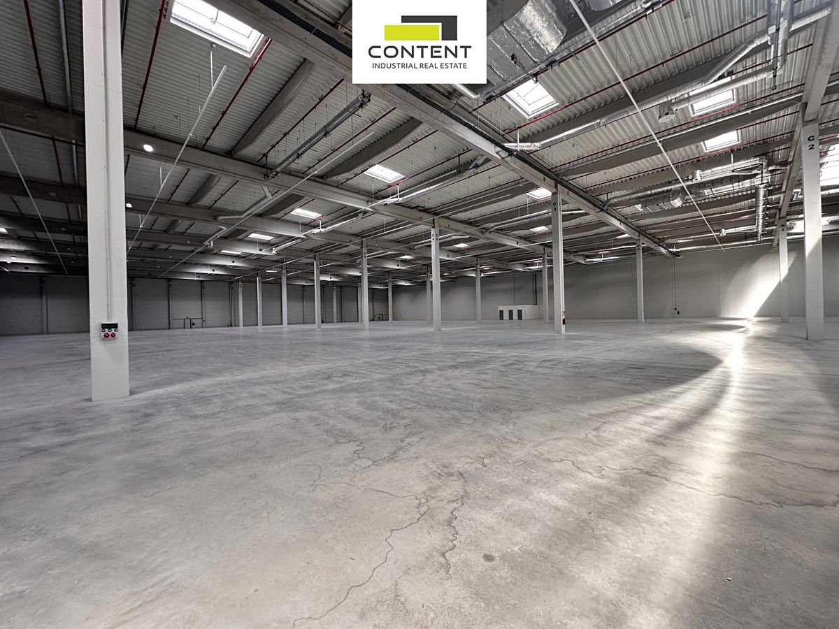 Pronájem skladového prostoru 8890 m²