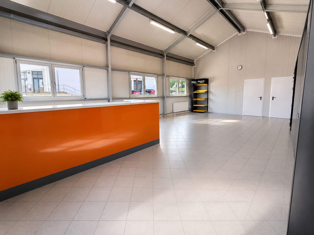 Pronájem skladového prostoru 98 m² – fotografie 2