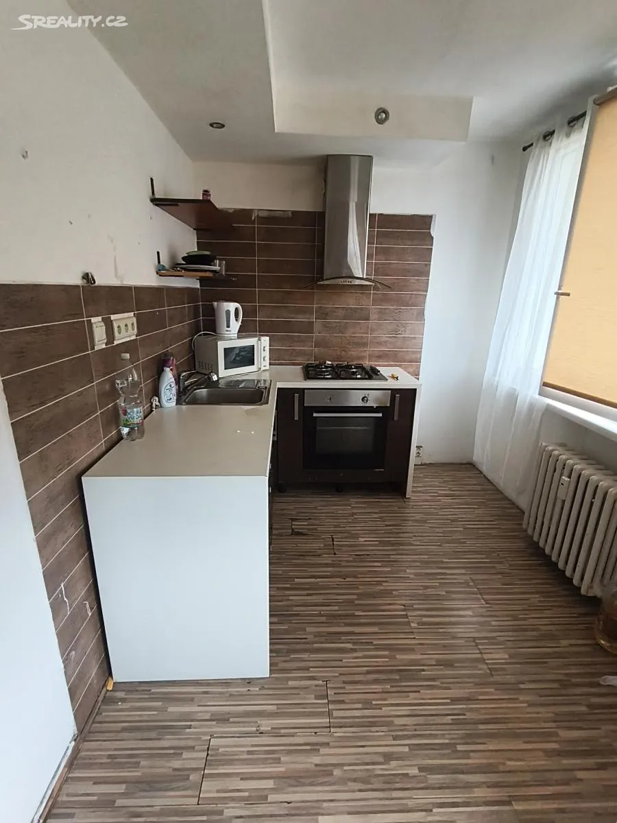 Pronájem bytu 2+1 49 m² – pohled 2