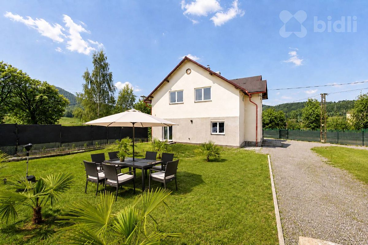 Prodej rodinného domu 246 m², pozemek 1500 m² – fotografie 2