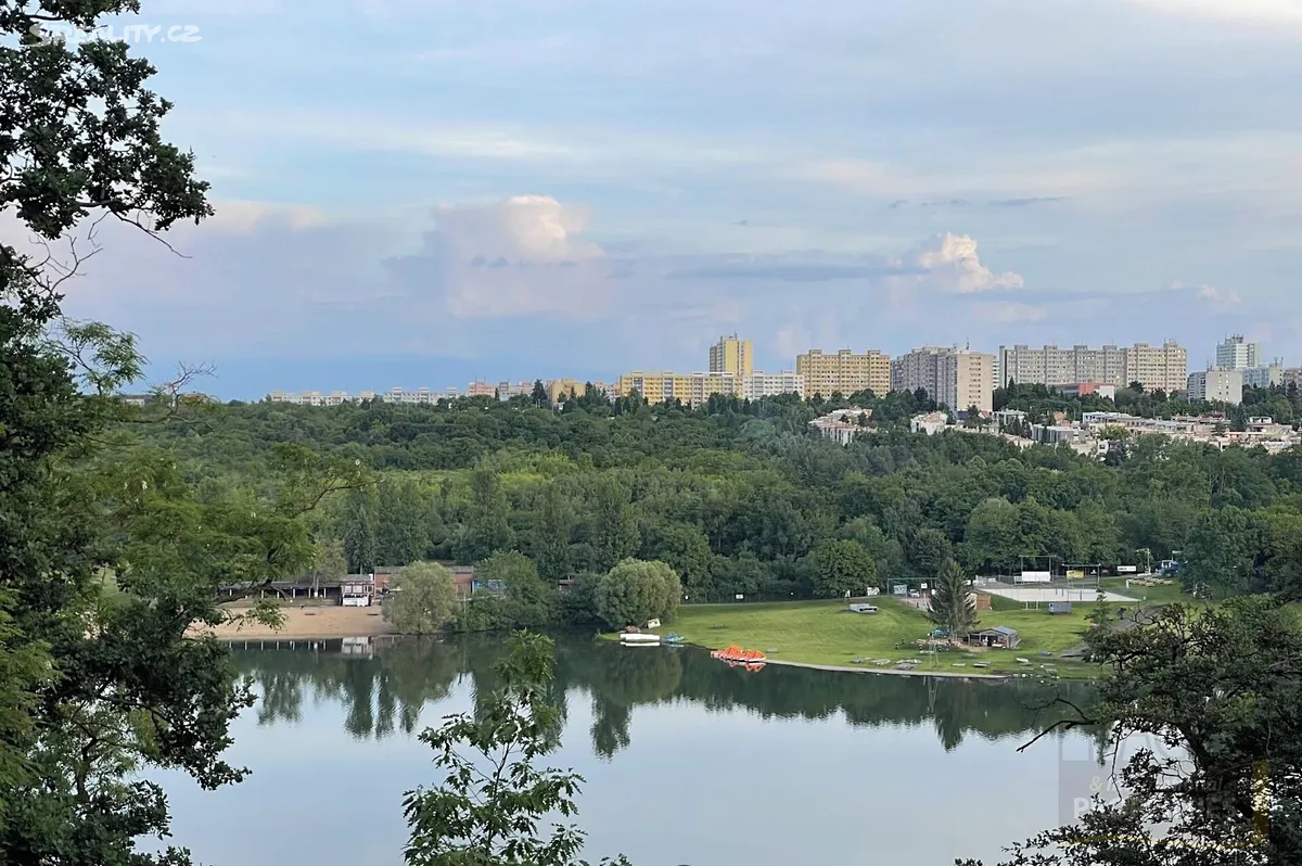 Prodej stavebního pozemku 1400 m², Praha