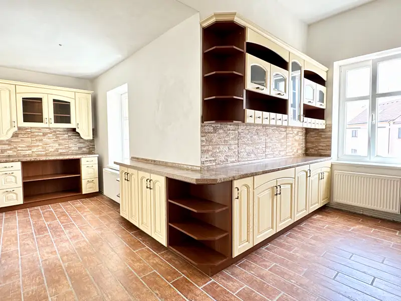 Prodej vily 804 m², pozemek 734 m², Třešť – náhled fotky 2
