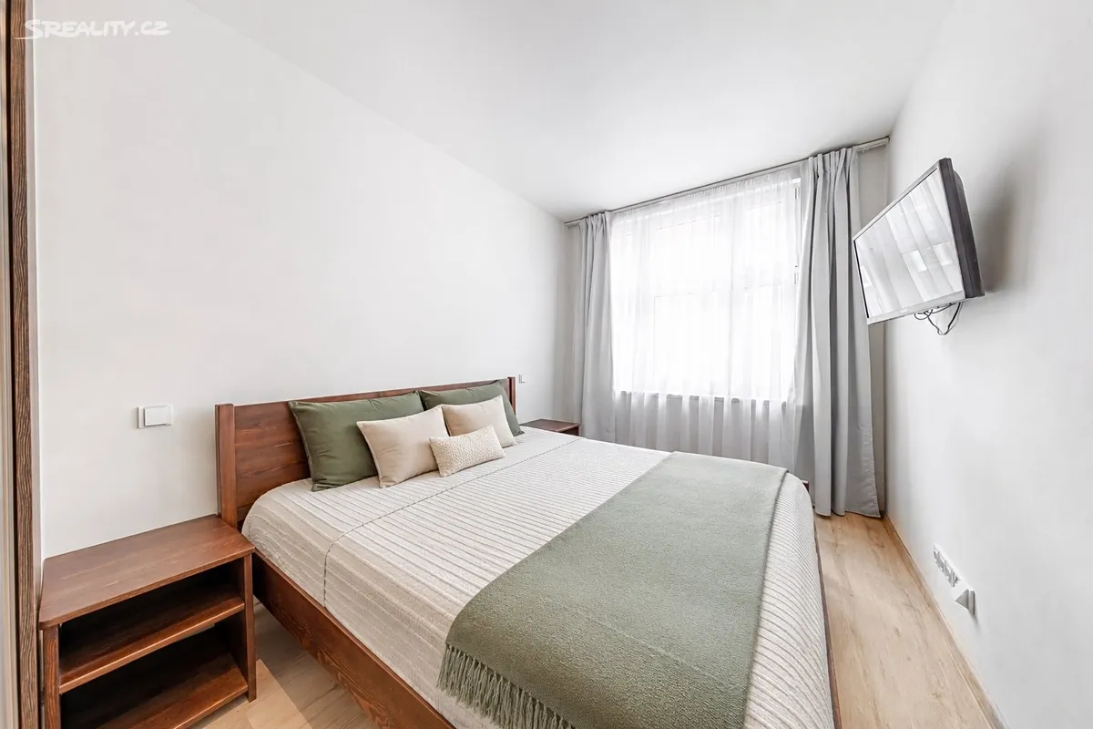 Pronájem bytu 2+kk 50 m², Praha
