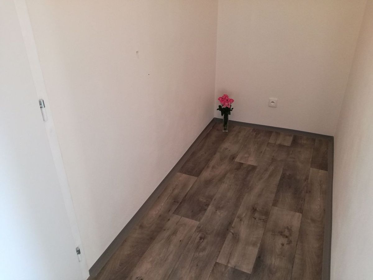 Pronájem bytu 2+1 44 m² – fotografie 3