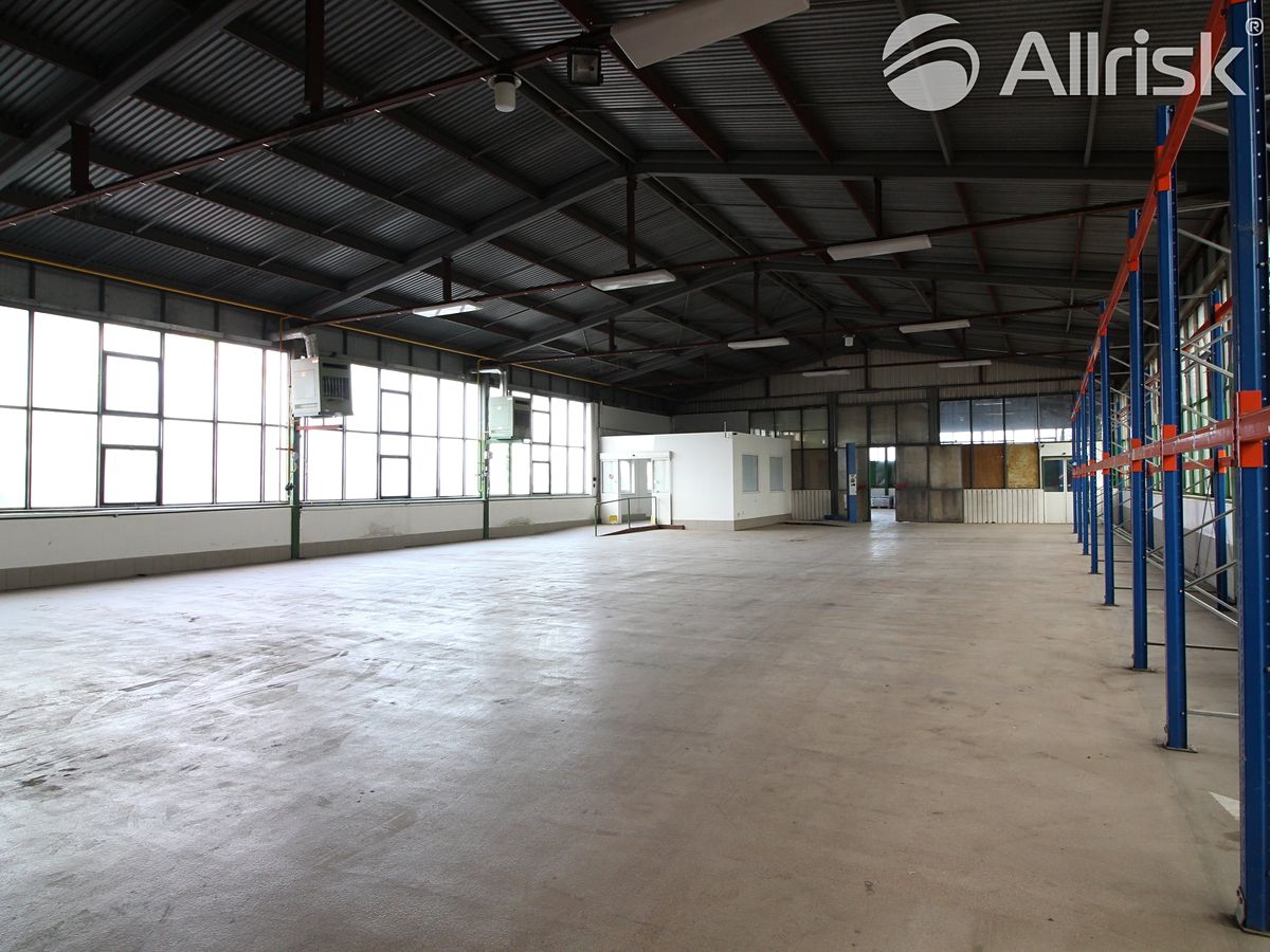 Pronájem skladového prostoru 1168 m² – fotografie 2