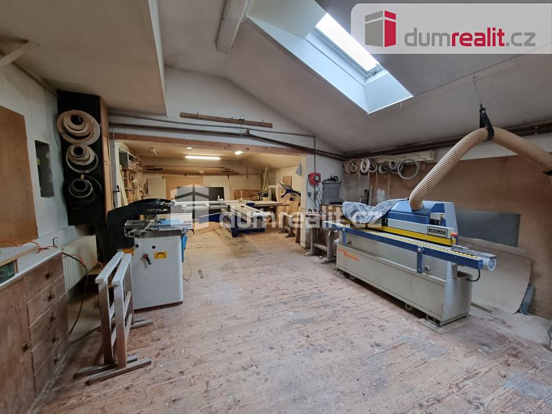 Pronájem výrobní haly, prostoru 238 m²
