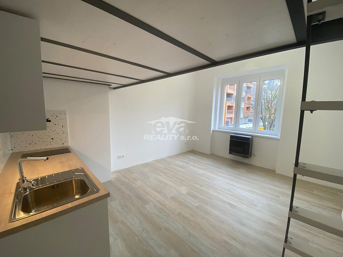 Pronájem bytu 1+kk 27 m²