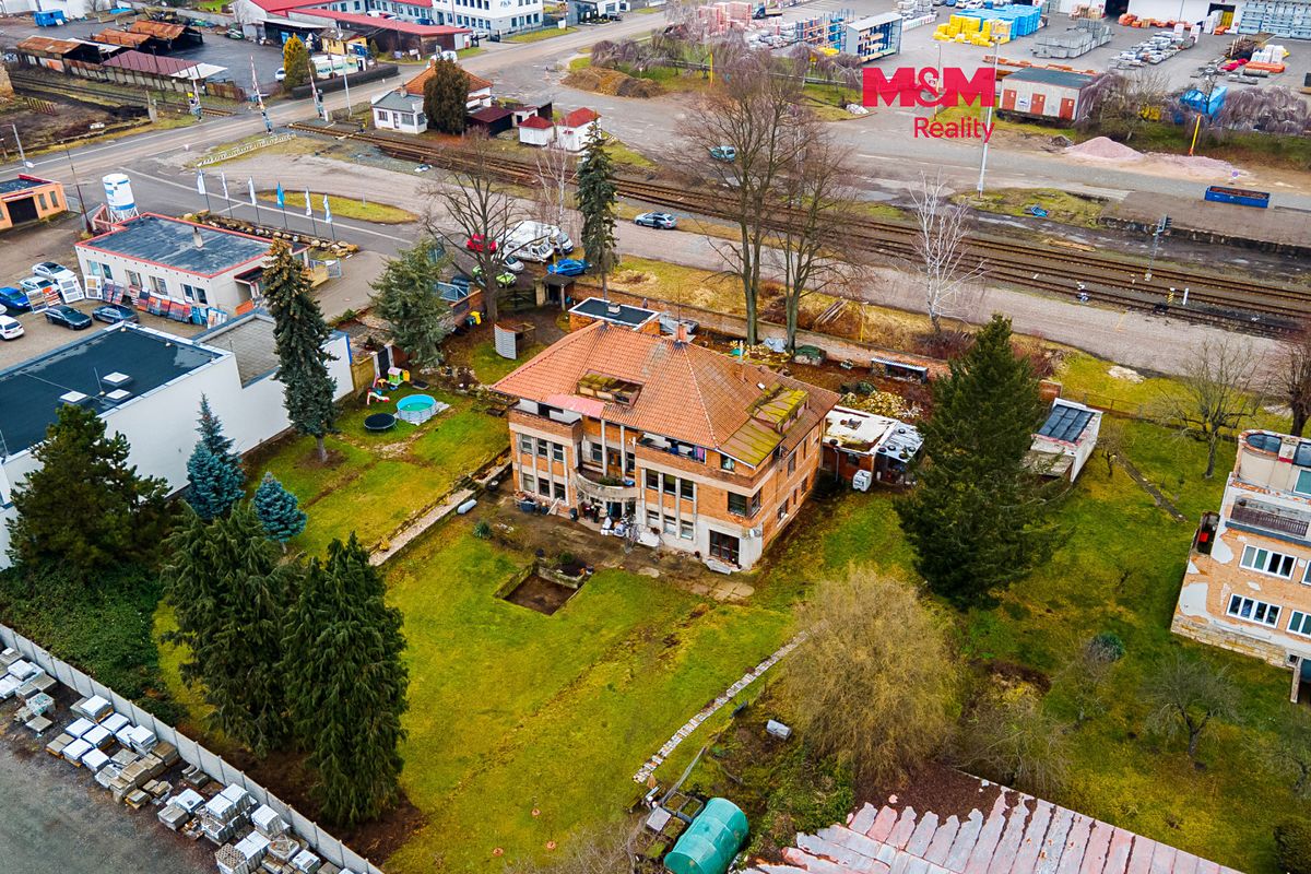 Prodej rodinného domu 705 m², pozemek 2972 m²