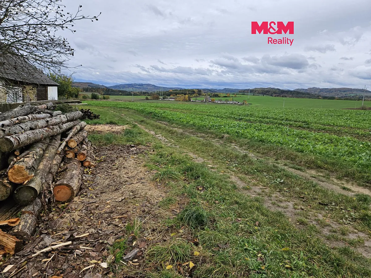 Prodej pole 1577 m², Gruna