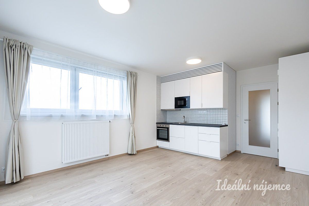 Pronájem bytu 1+kk 32 m²