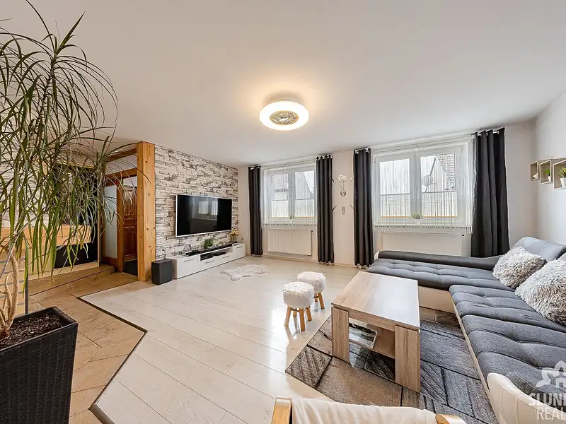 Prodej rodinného domu 247 m², pozemek 512 m², Uherské Hradiště – náhled fotky 2