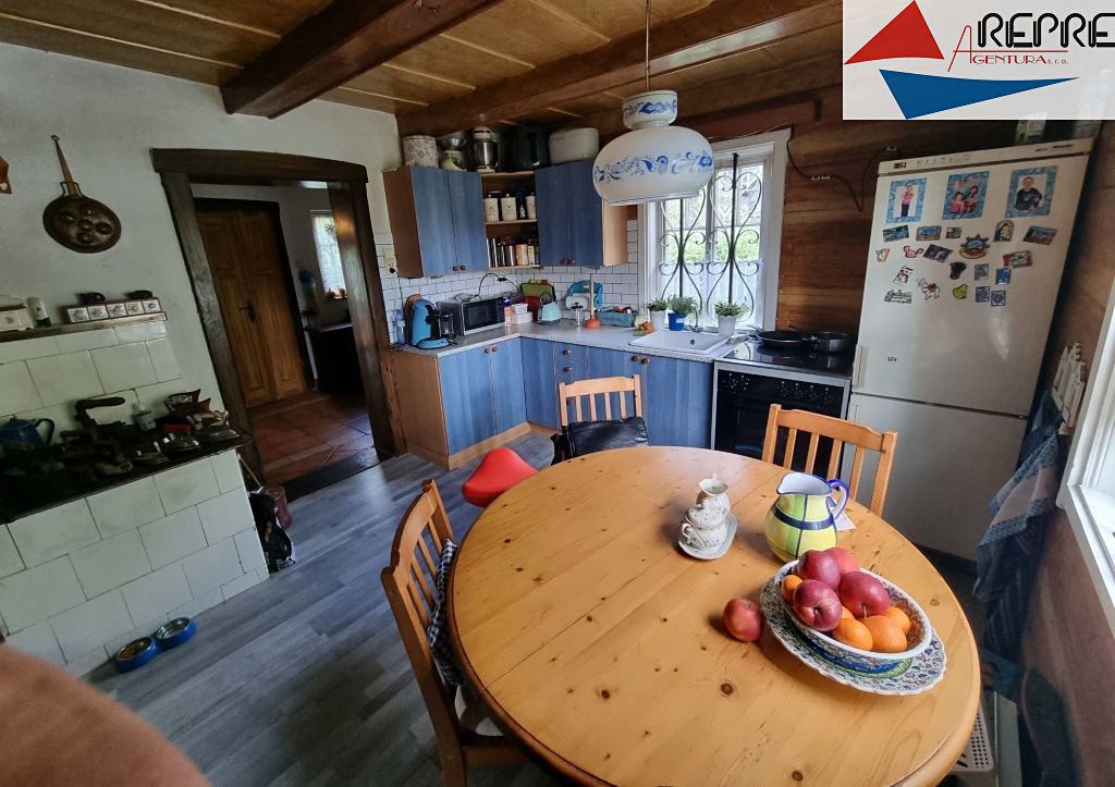 Prodej rodinného domu 200 m², pozemek 1000 m² – fotografie 2