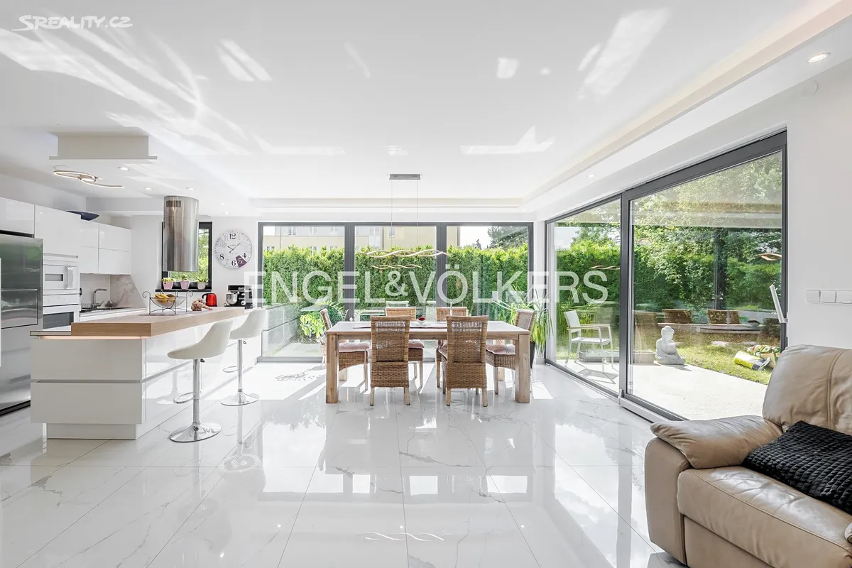 Pronájem rodinného domu 153 m², pozemek 274 m², Praha