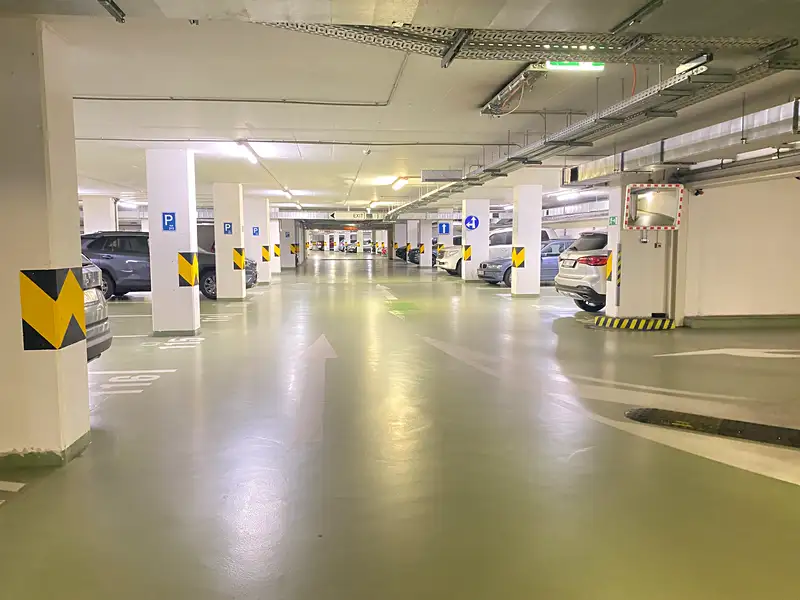 Pronájem garážového stání 12 m², Praha – náhled fotky 1