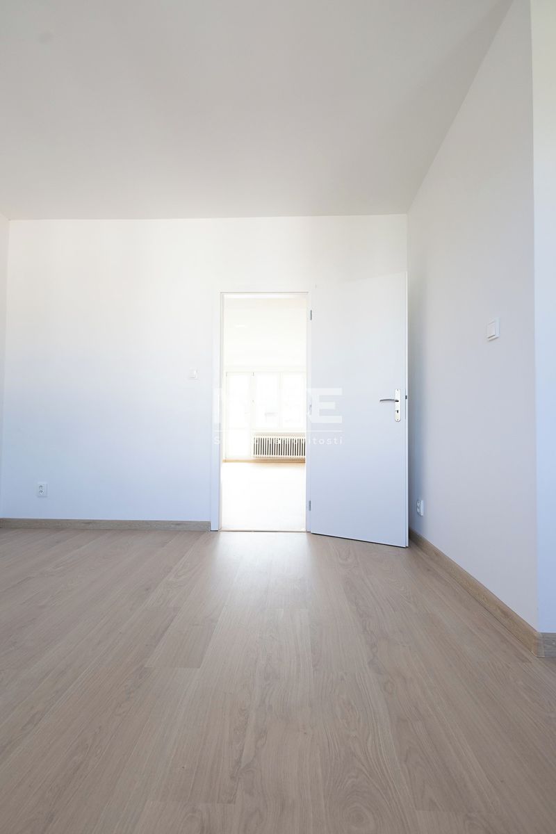 Pronájem bytu 2+kk 55 m² – fotografie 3