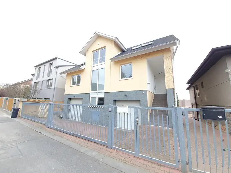 Pronájem rodinného domu 300 m², pozemek 310 m², Praha – náhled fotky 2