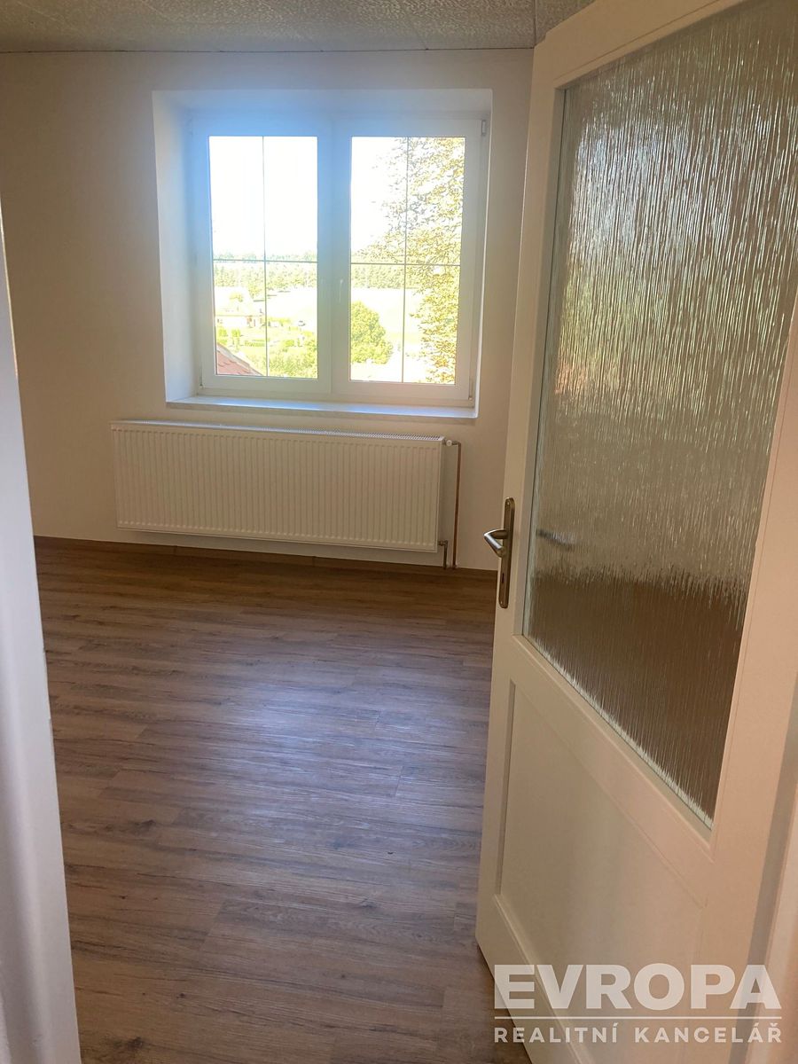 Prodej rodinného domu 165 m², pozemek 196 m² – fotografie 3
