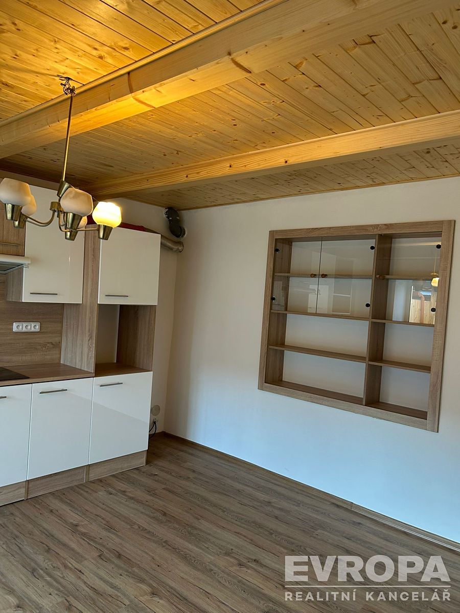 Prodej rodinného domu 165 m², pozemek 196 m² – fotografie 5