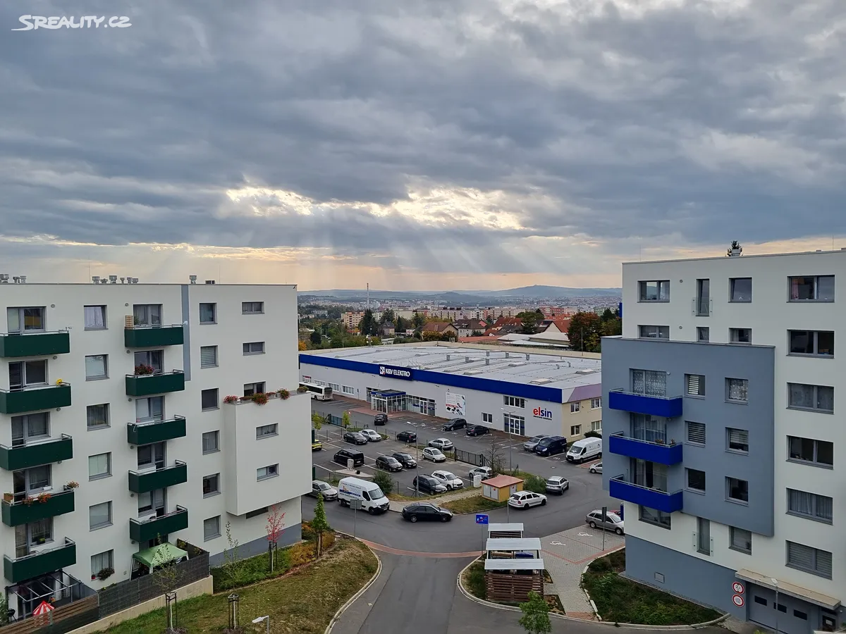 Pronájem bytu 1+kk 40 m² - Widok 2