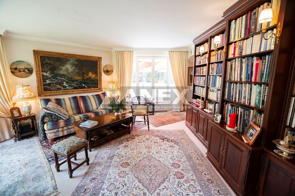 Prodej rodinného domu 365 m², pozemek 1259 m² – fotografie 3