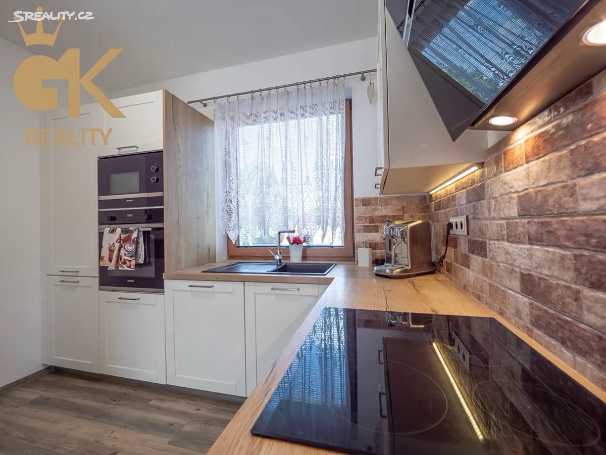 Prodej rodinného domu 90 m², pozemek 675 m² - Więcej