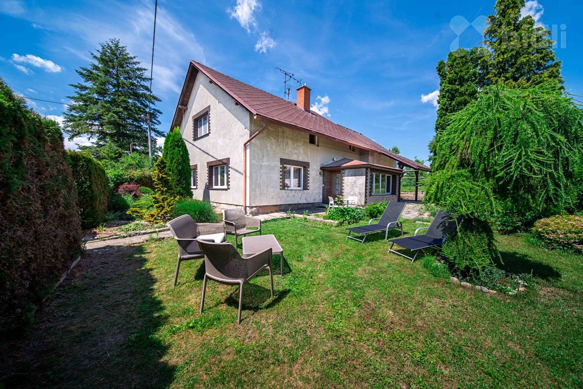 Prodej rodinného domu 185 m², pozemek 1211 m² – fotografie 2